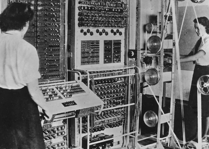 computer-Colossus-Bletchley-Park-Buckinghamshire-England-Funding-1943