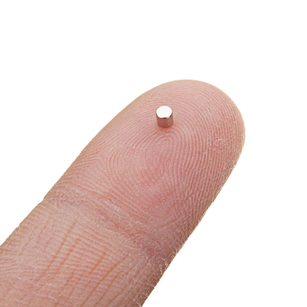 50 copë Magnet të përhershëm 2x2mm N40 Mini cilindër i rrumbullakët Neodymium i fortë