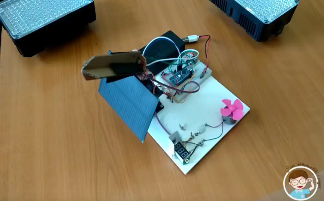 Kit Gjurmuesi diellor i zgjuar Arduino me servo për panel diellor Solar Tracker