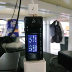 Tester USB me ekran, matës i tensionit aktual, matësi i kapacitetit të karikuesit 4V-30V 0-5A